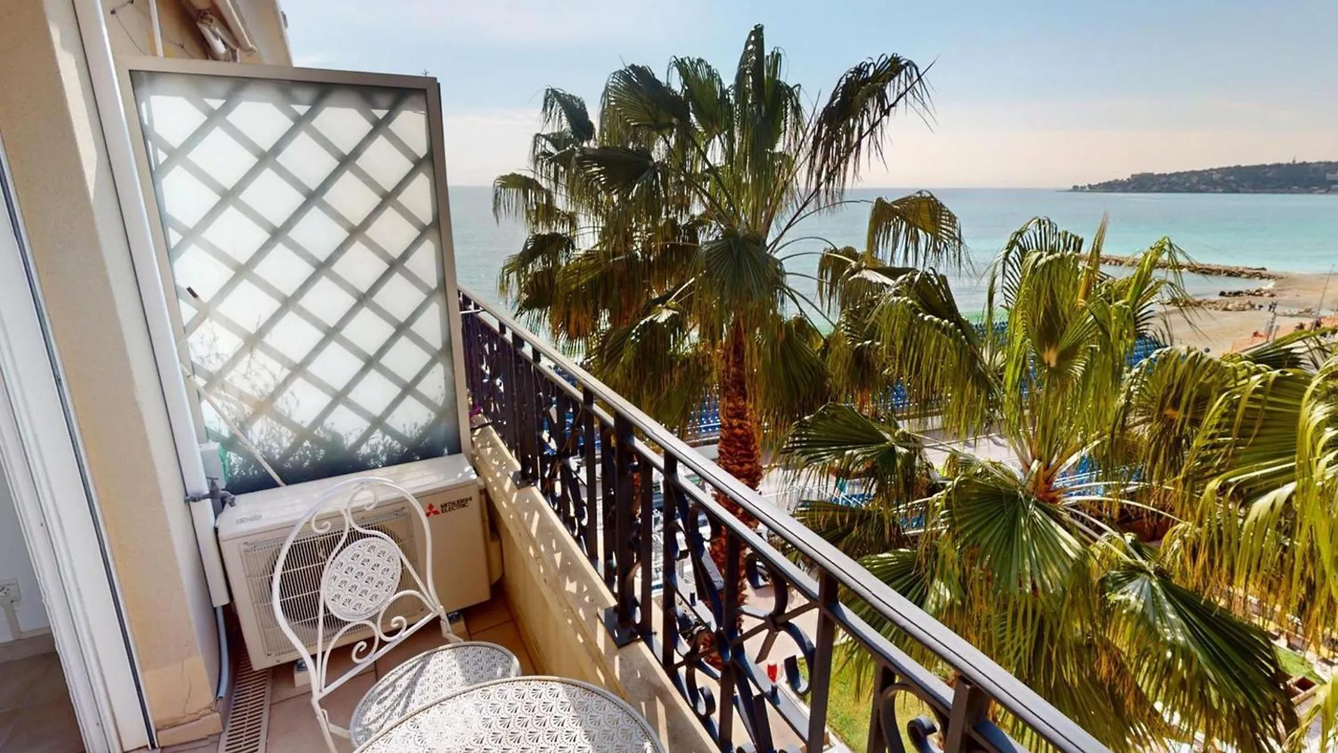 Studio Renove Avec Balcon Et Garage En Plein Coeur De Menton - Fr-1-196-375 0*,